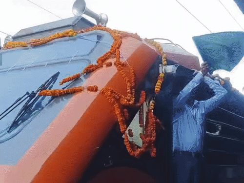 “Train: छपरा-आनंद विहार की ‘अमृत भारत’ 20 अक्टूबर से, 500 से कम होगा गोरखपुर-दिल्ली का किराया, आधुनिक सुविधाओं से लैस होगी ट्रेन”