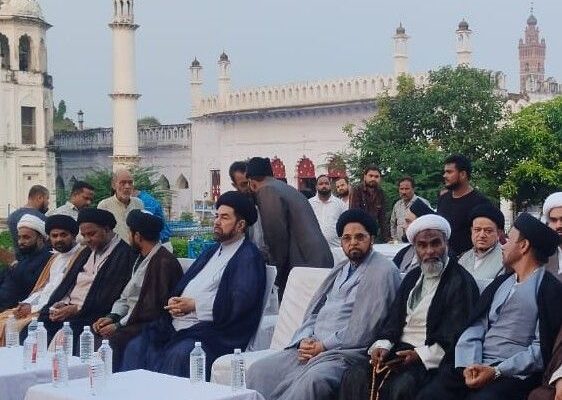 Uttar Pradesh News: लखनऊ छोटा इमामबाड़ा में Shia उलमा-अंजुमनों की बैठक, हुसैनाबाद ट्रस्ट पर भ्रष्टाचार के आरोप लगाए, मौलाना जव्वाद बोले जमीनों को बचाने के लिए किसी भी हद तक जा सकते हैं