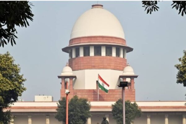 ‘Improper’ व्यवहार: बार काउंसिल ऑफ इंडिया ने CJI गवई पर वस्तु फेंकने वाले व्यक्ति को निलंबित किया