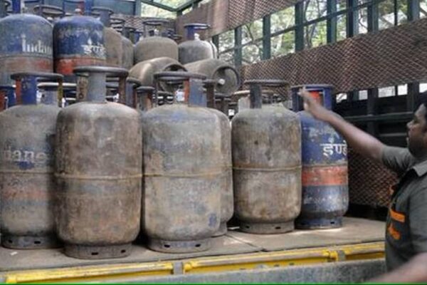 Commercial LPG Cylinder Prices में वृद्धि, घरेलू दरों में कोई बदलाव नहीं