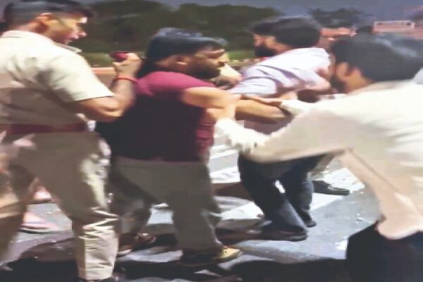 Rajasthan News: Accident में न्यायाधीश की कार में सवार युवकों ने फौजी की गाड़ी को टक्कर मारी; पुलिस से मारपीट
