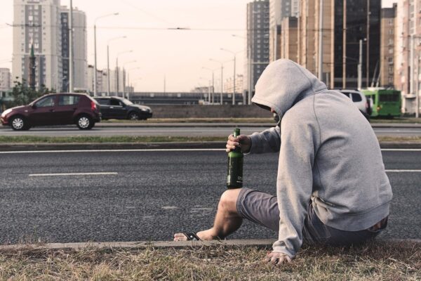 “Alcohol के बाद Tea या Coffee पीने से क्या सच में जल्दी sober होने में मदद मिलती है?”