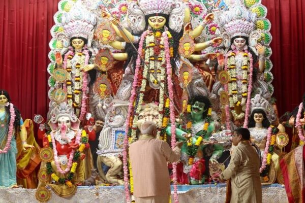 “Durga Puja: पीएम मोदी ने दिल्ली के सीआर पार्क में मां दुर्गा की आरती की”