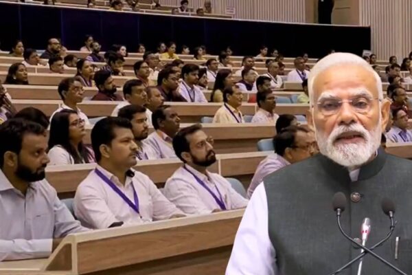 “ITIs: आत्मनिर्भर भारत के कार्यशालाएँ – पीएम मोदी ने कौशल दीक्षा समारोह में प्रमुख संस्थानों की भूमिका की सराहना की”