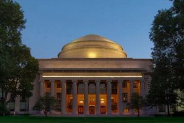 MIT बनाम Caltech: STEM के लिए कौन सा विश्वविद्यालय चुनें?