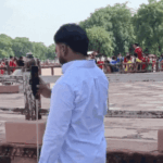 ताजमहल के अंदर पहुंचा ट्राइपॉड:पर्यटक मोबाइल लगाकर खींच रहा था फोटो, प्रतिबंधित है ट्राइपॉड