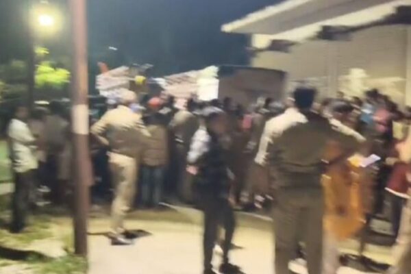 Uttar Pradesh News: लखनऊ में जागरण में गाने को लेकर बवाल, नशे में धुत लड़कों ने किया विरोध, समझाने पर शुरू की पत्थरबाजी