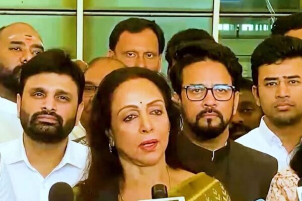 “Blame Game: NDA-BJP प्रतिनिधिमंडल ने करूर stampede में हुई मौतों के लिए सुप्रीम कोर्ट जांच की मांग की”