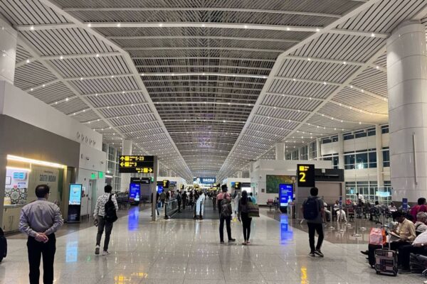 E-Arrival: दिल्ली हवाई अड्डे ने अंतरराष्ट्रीय यात्रियों के लिए नया ई-आगमन कार्ड प्रणाली पेश किया
