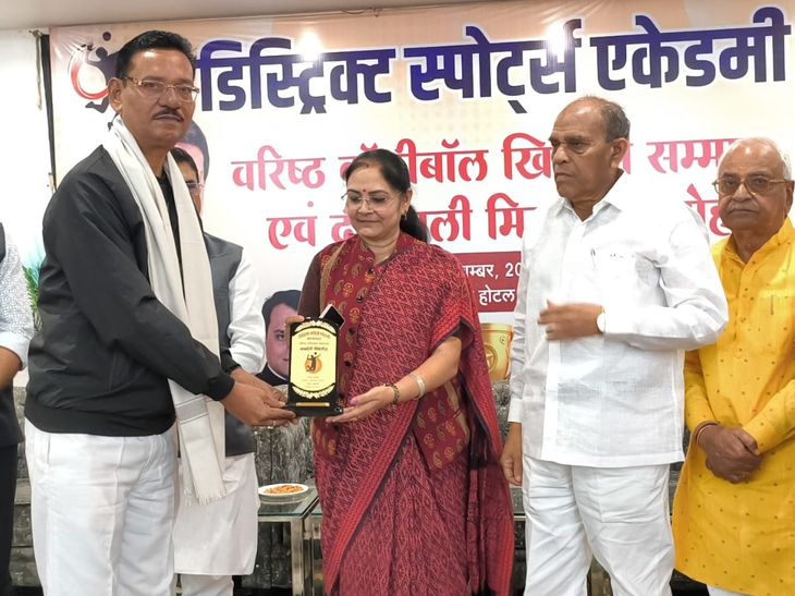 Volleyball News: बालाघाट में 82 वॉलीबॉल खिलाड़ियों को सम्मानित, खेलमंत्री से चर्चा करेंगे सांसद