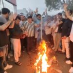 Protest: सिंधी समाज ने अमित बघेल का पुतला फूंका, कार्रवाई की मांग